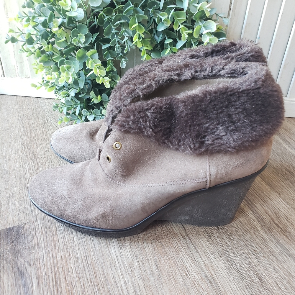B. Makowsky Nellie Suede Faux Fur Brown Ankle Boots Women's Size 10